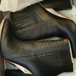 BCBG Max Azaria NIB Boots